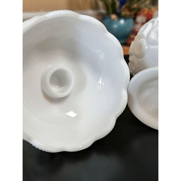 Vintage L.E. Smith Glass Moon and Star Set of Milk Glass Candleholders - Picture 7 of 9